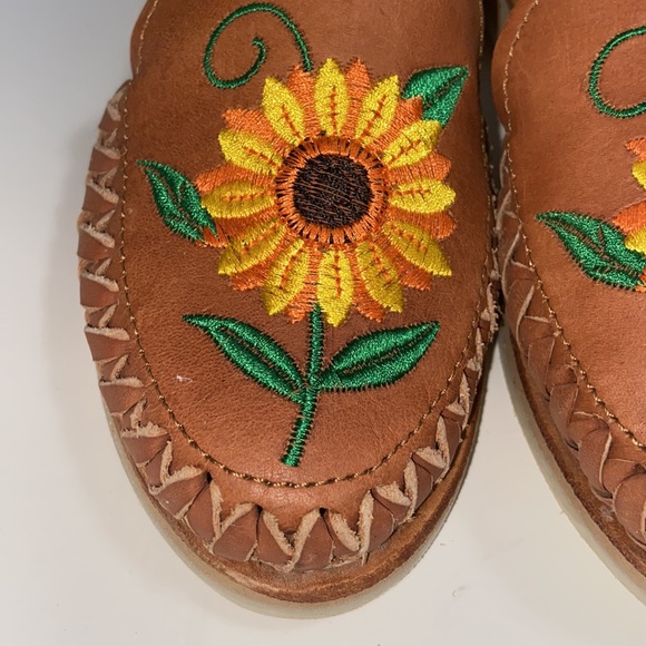 🌷NWOT AGAVE GIRL BOUTIQUE huarache sandals - Picture 4 of 7